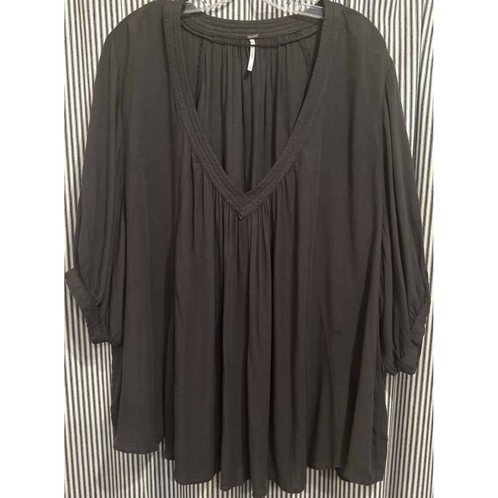 Free People Size Small Oversized Pit To Pit 33" Charcoal Gray V Neck Gathered